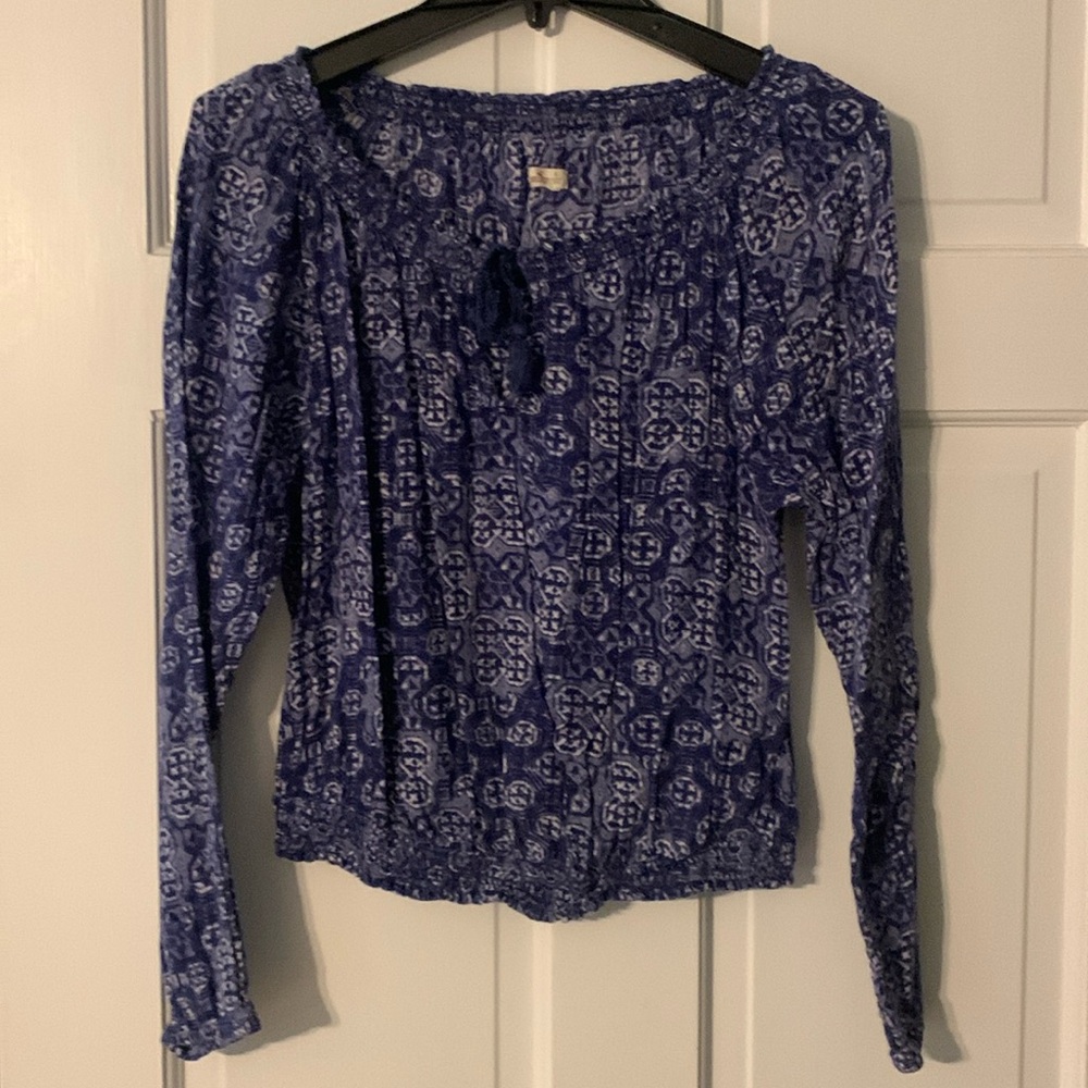 Hollister top size S Juniors blouse with tassel detail
